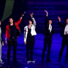2PM waves to the crowd